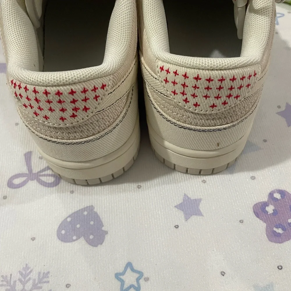 Nike Low-Top Sneakers in Cream with Red Details
